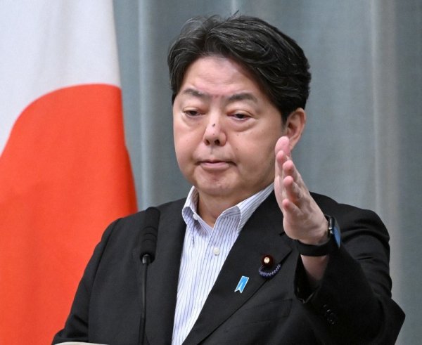 闪牛 特朗普称轰炸伊朗核设施与向广岛长崎投下原子弹本质相同，日本政府回应